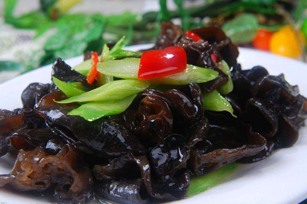 昆明星菜園：吃木耳會(huì )中毒嗎？